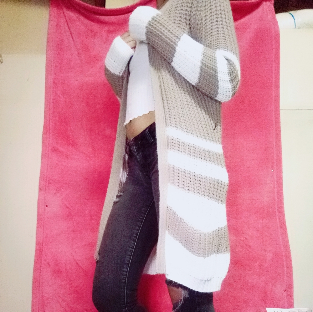 Cardigan - Picture 2 of 6